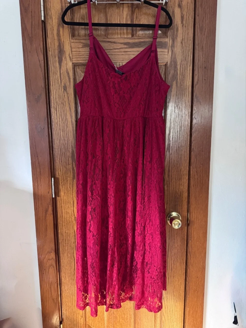 Red lace dress - Picture 4 of 4